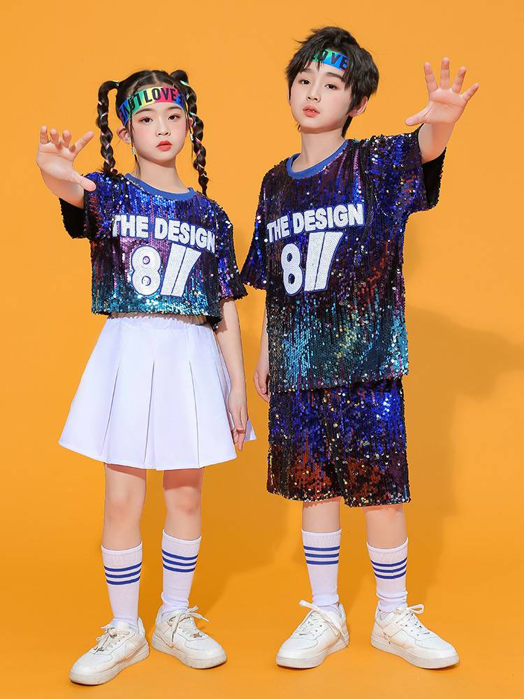 Children cheerleading team performed men and girls hip -hop hip -hop dance racks drum tide clothing modern jazz dance sequel clothing