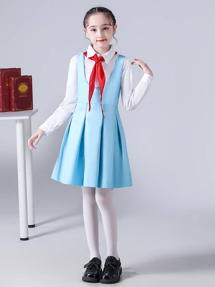 Children's Child Child Chorus Performance Serving Elementary School Students' Poetry Recitation Performance Kindergarten Graduation Class Feng Lin The same model