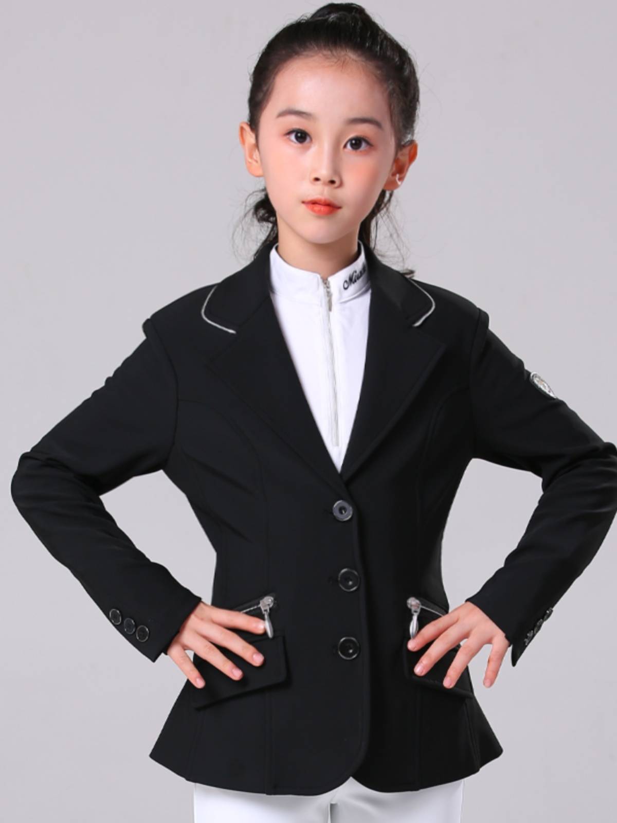 Quarter-season Girl Knight's Shirt Girl in a suit for horseback