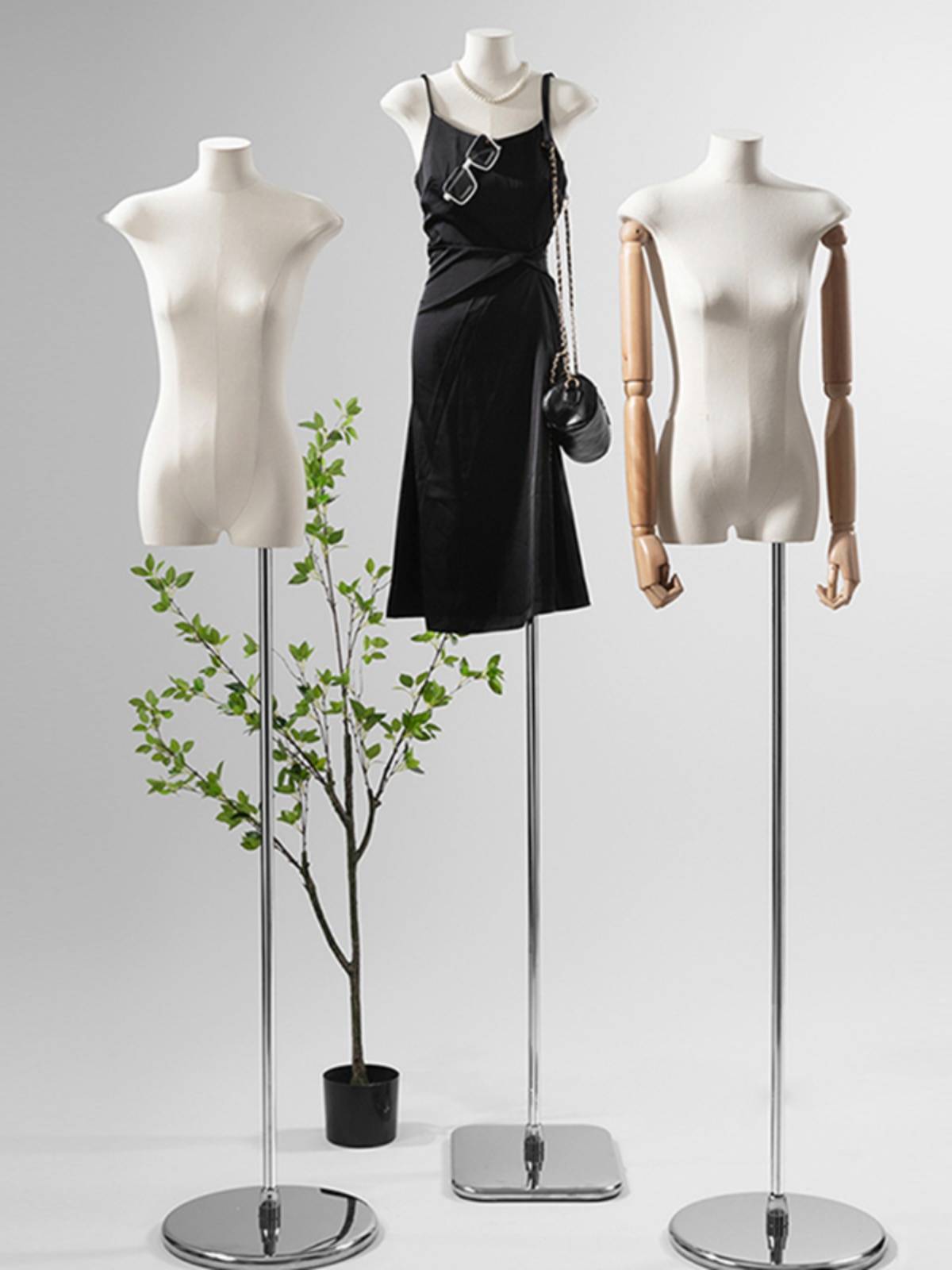 The Korean version of the flat -bodies of the clothing store is a half -body women's shop window, the whole body fake doll model