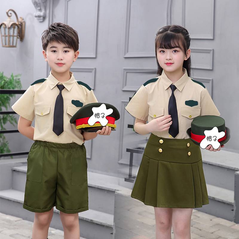 Children's small sea, land, empty sleeve, boys and girls performing kindergarten flag -raising poems recitation chorus cotton