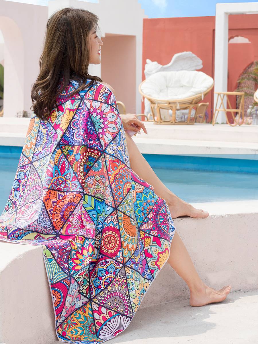 A bathing towel for a bathing bathing bathing gown for a child, a towel for a beach towel on the sea