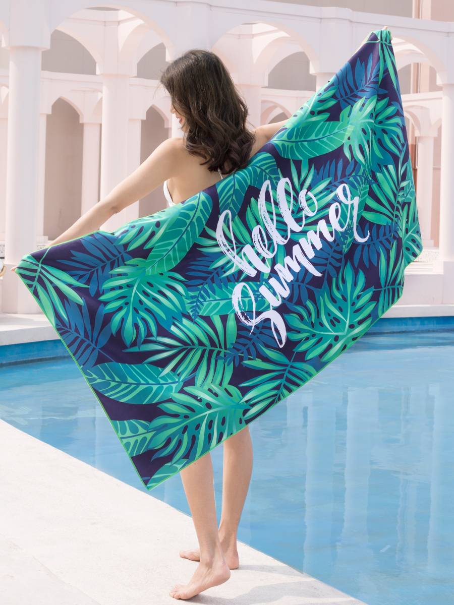 A bathing towel for a bathing bathing bathing gown for a child, a towel for a beach towel on the sea