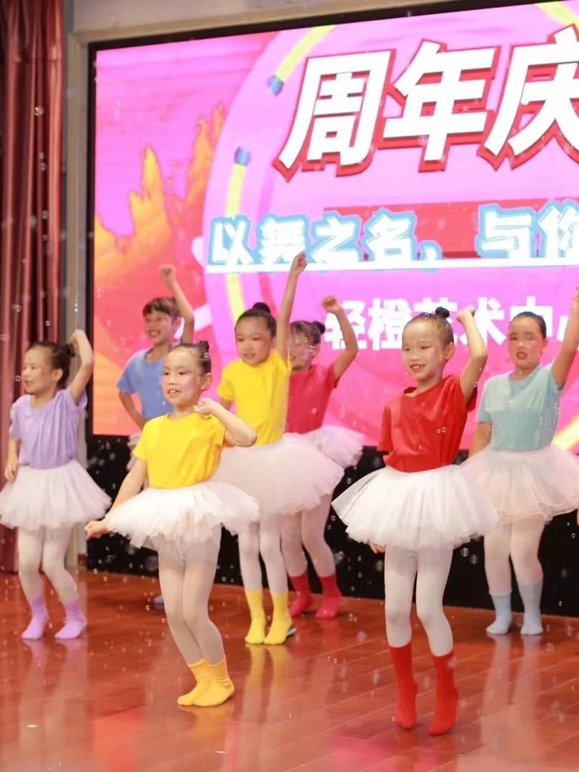 Children's sky color candy pure color short -sleeved T -shirt children's performance service kindergarten fluffy skirt dance dance summer