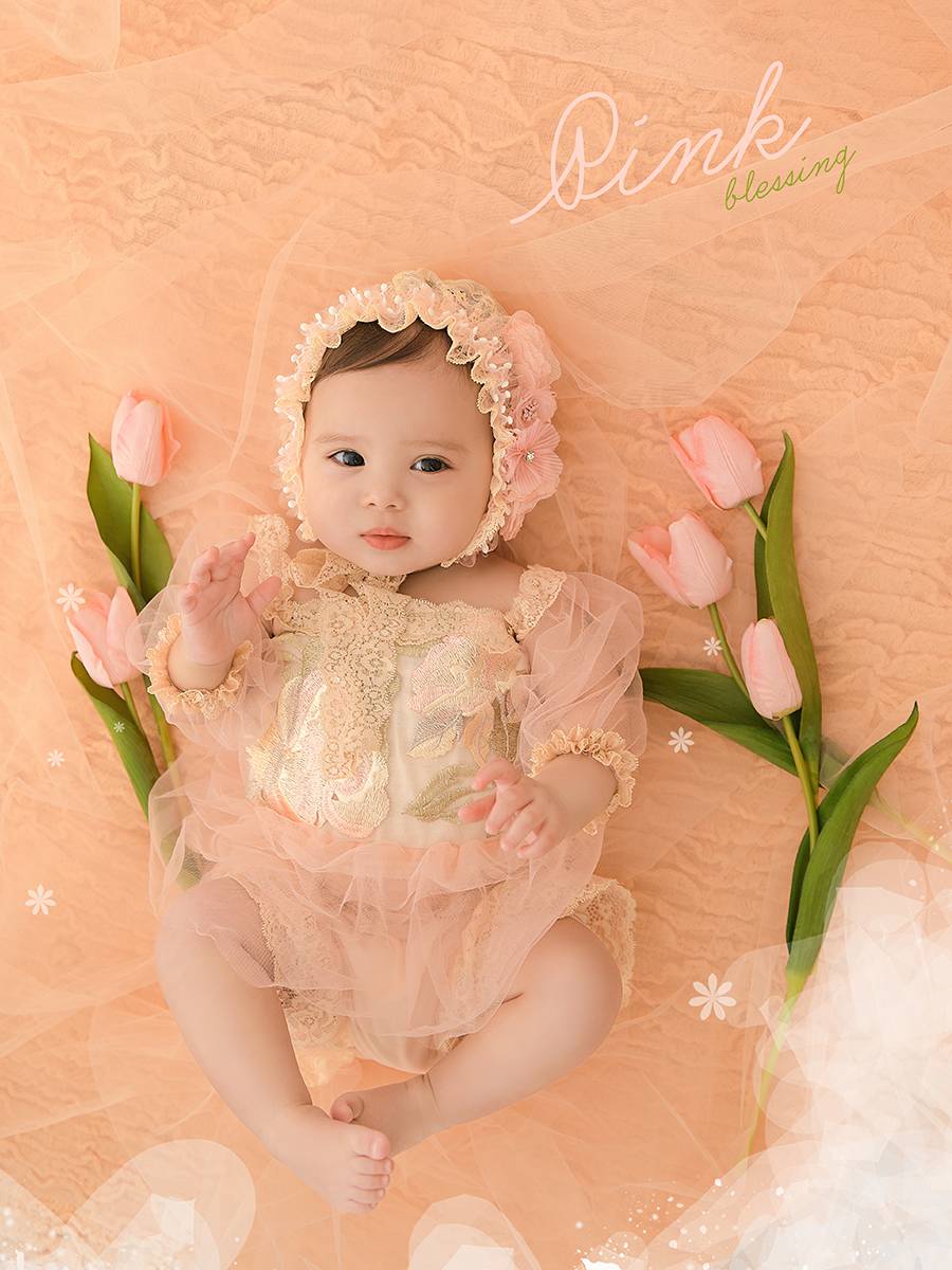 Hundred-day female baby eating natural children's photo photopropy