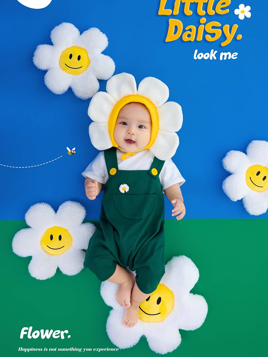 Hundred-day female baby eating natural children's photo photopropy