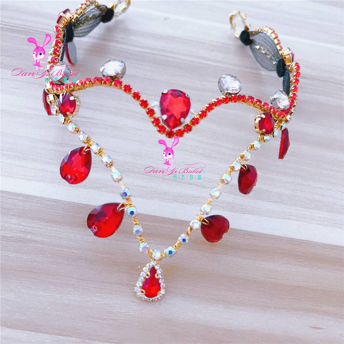 Red-banded locket