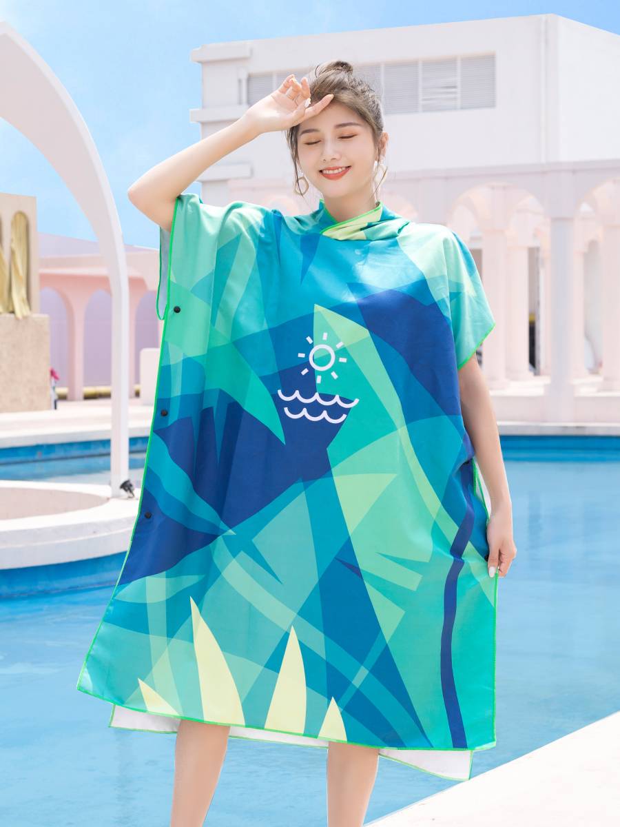 Swimming bathing towels, changing cloaks, wearing towels, hats on the beach, drying up the beach
