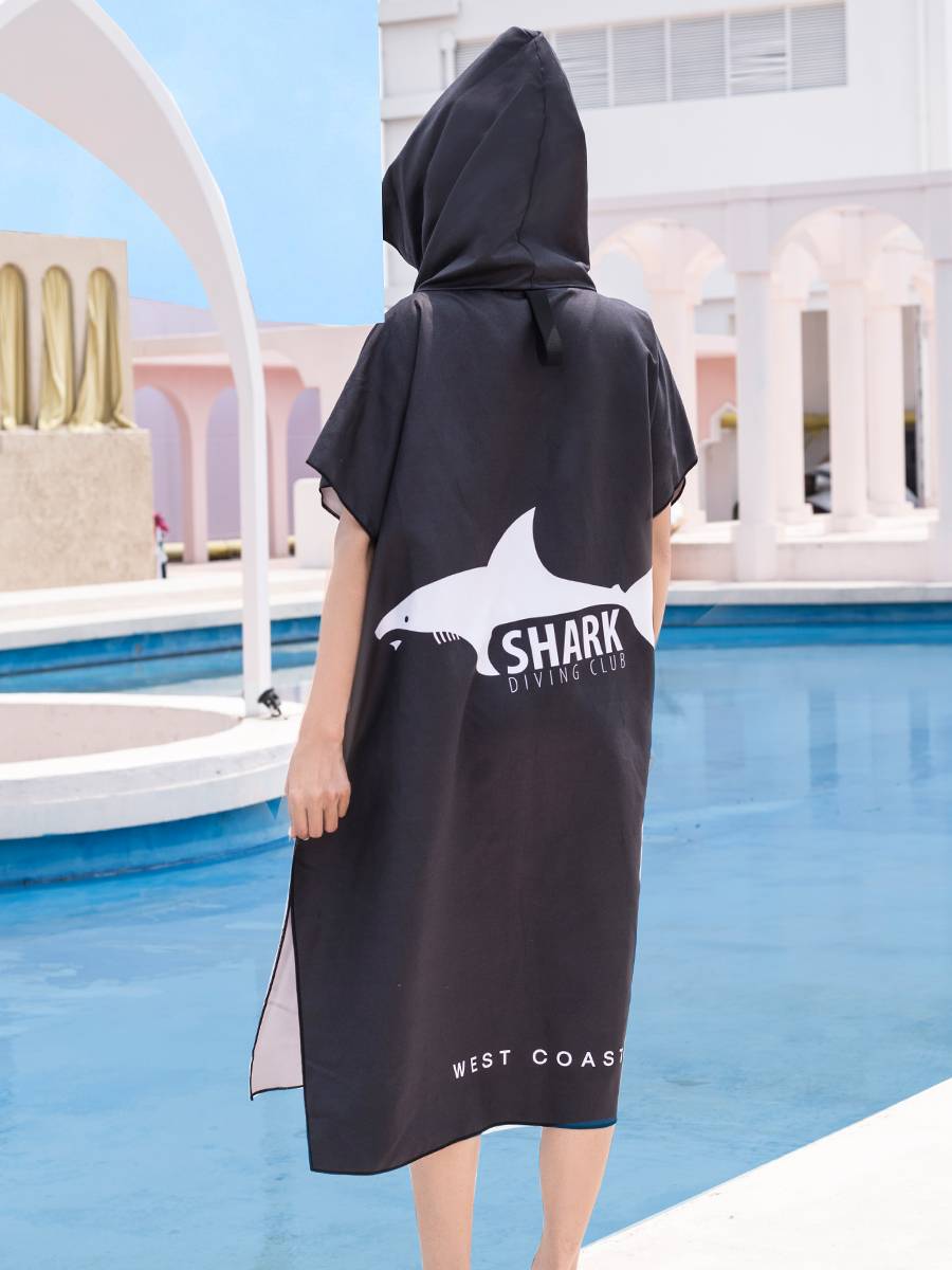 Swimming bathing towels, changing cloaks, wearing towels, hats on the beach, drying up the beach