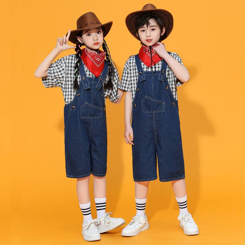 Children's Day Performance Server is very busy with Western denim strap pants pants elementary school student kindergarten dance performance service