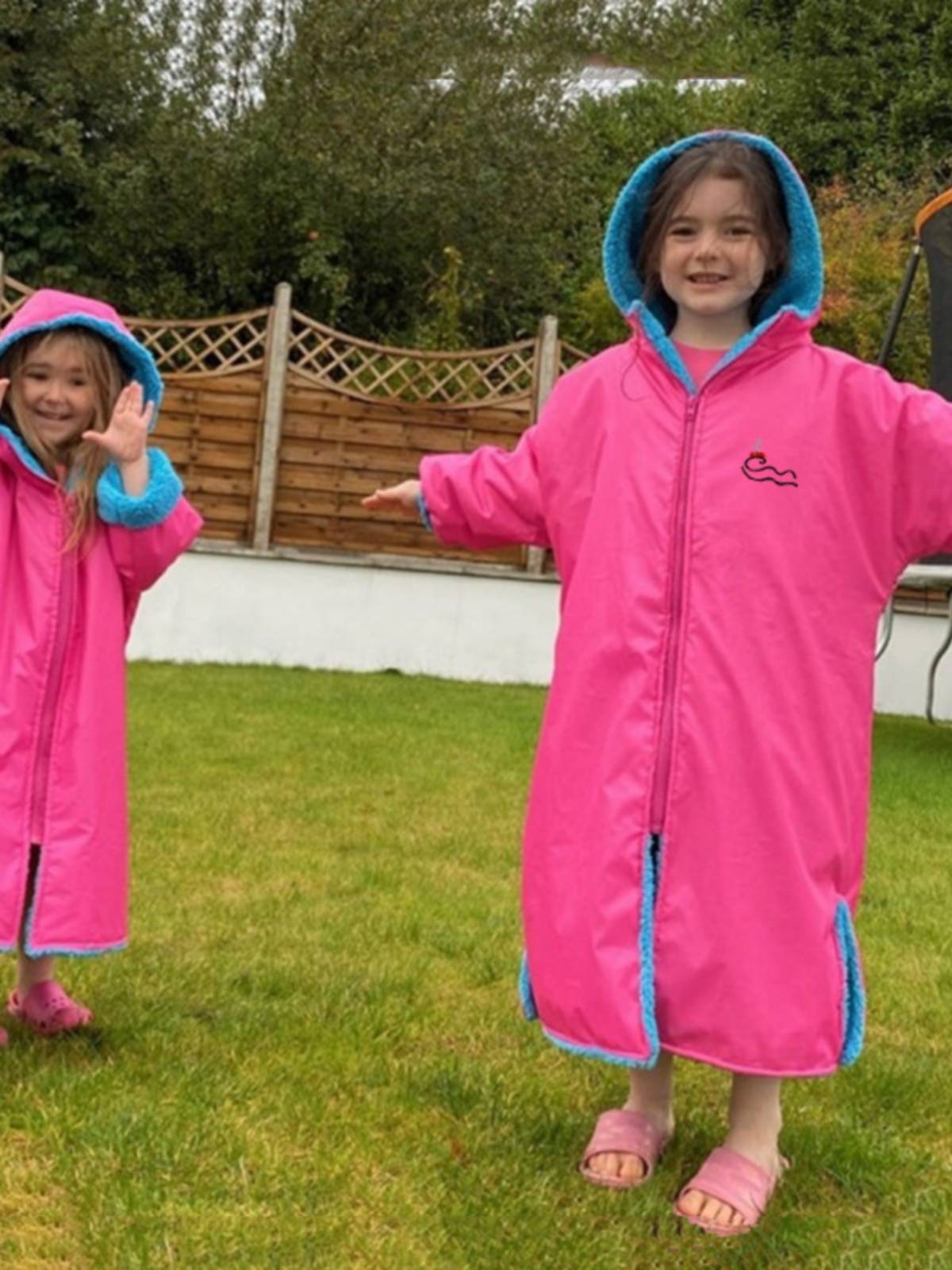 Children's winter swimming bathrobe plus velvet thick -winding and cold anti -cold cloak warming hot spring bath towel beaches to change hooded jacket