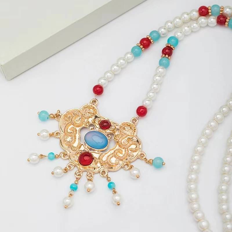 Fly the necklace