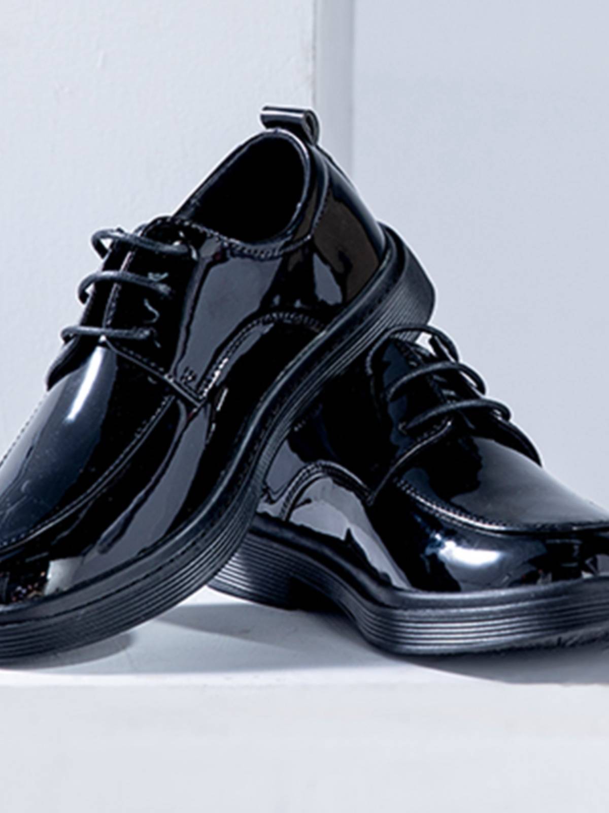 Children's flower boy British carved bright noodle leather shoes new big middle child boys performed boys Korean version of official leather shoes
