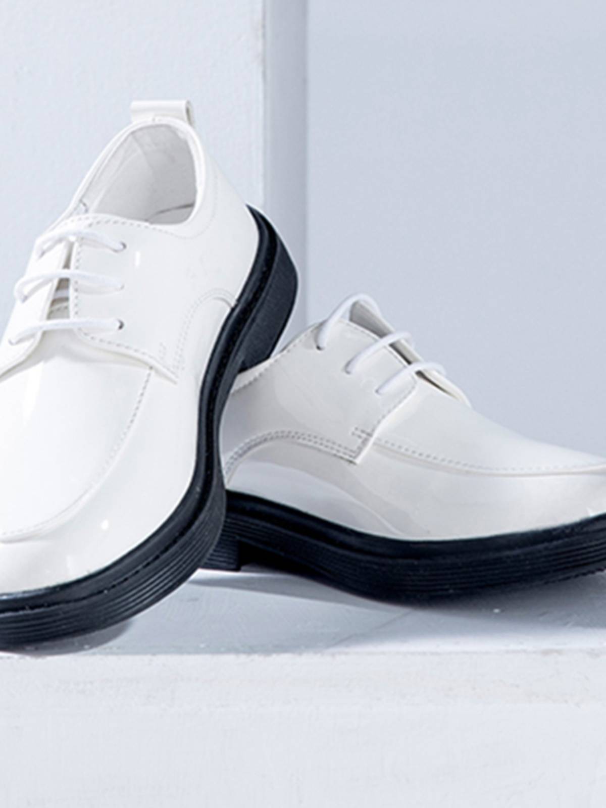 Children's flower boy British carved bright noodle leather shoes new big middle child boys performed boys Korean version of official leather shoes