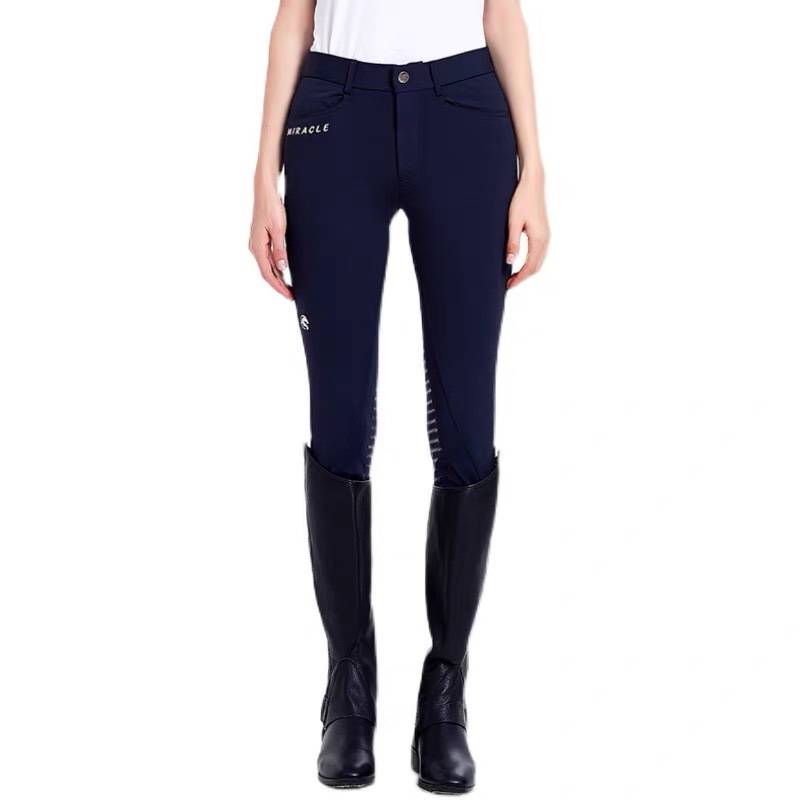 In the summer, the horsepants were dryed with all the silicone-resistant horsepants in white competitions to train adult children to ride horsepants