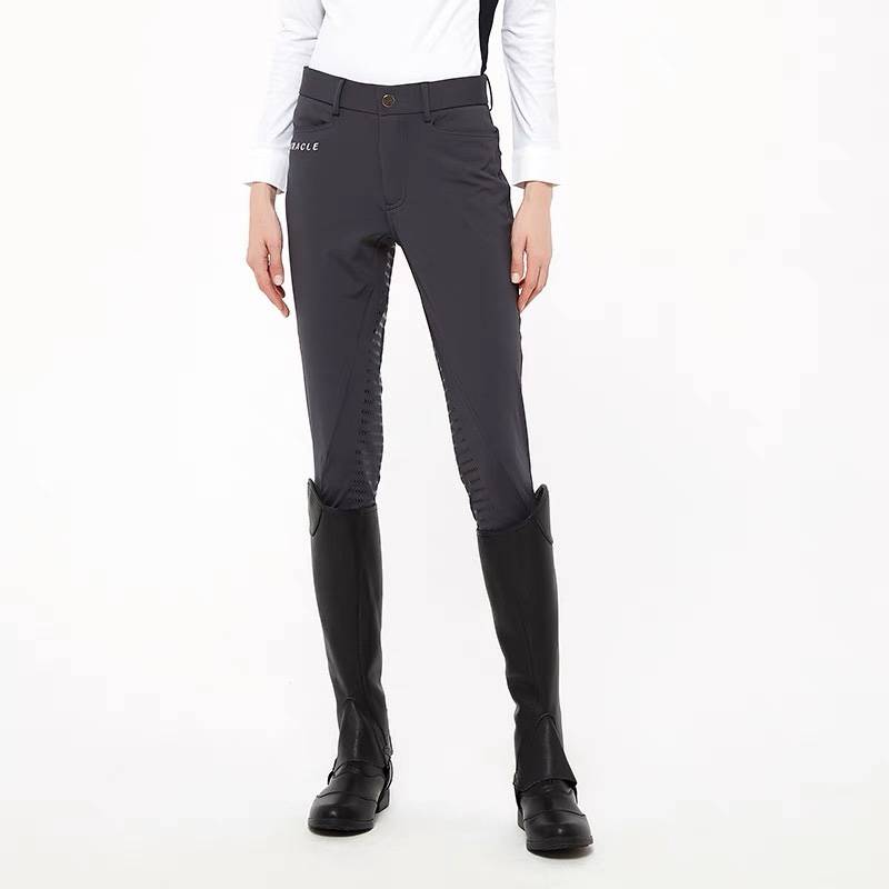 In the summer, the horsepants were dryed with all the silicone-resistant horsepants in white competitions to train adult children to ride horsepants