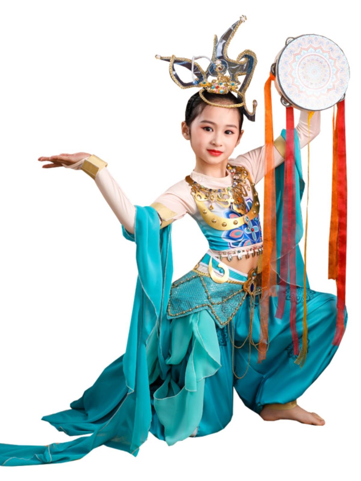 The new style meets Feitian Dunhuang performance murals, the hand drum bell, the drum, the classical dance rebounds the pipa clothing