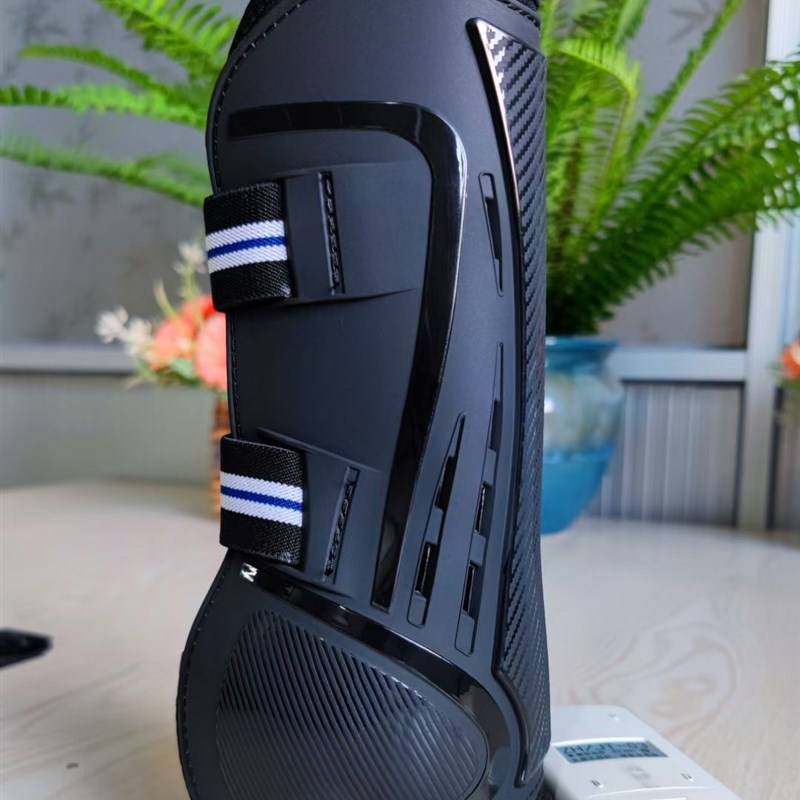 The new Malaysia -Horse legs with a breathable holes are brighter and more abrasion -resistant and anti -slip disorders.