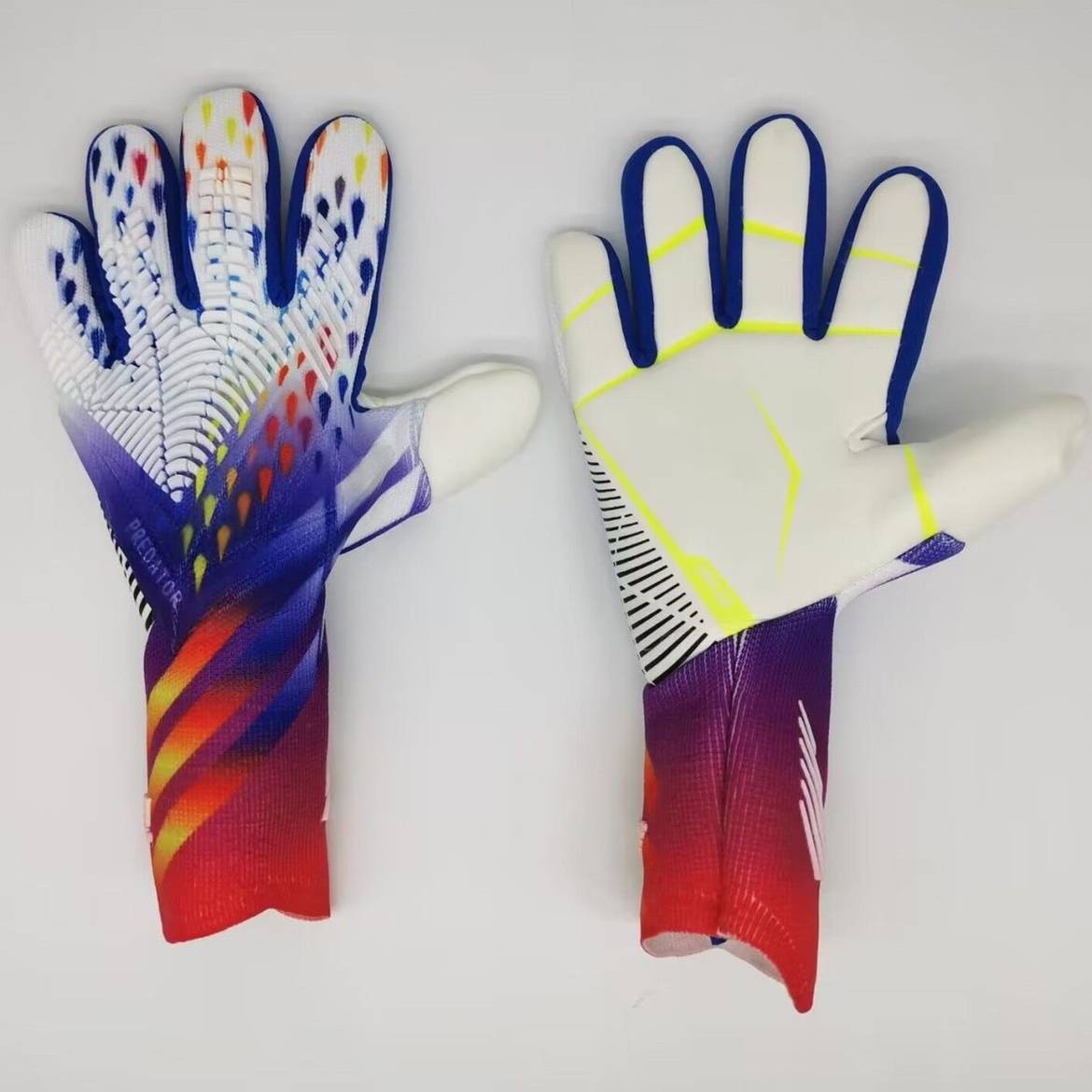 22 Qatar World Cup Golden Gloves Golden Gloves Emiliano Martinnes Same as the goalkeeper