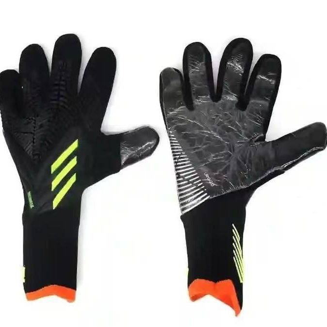22 Qatar World Cup Golden Gloves Golden Gloves Emiliano Martinnes Same as the goalkeeper