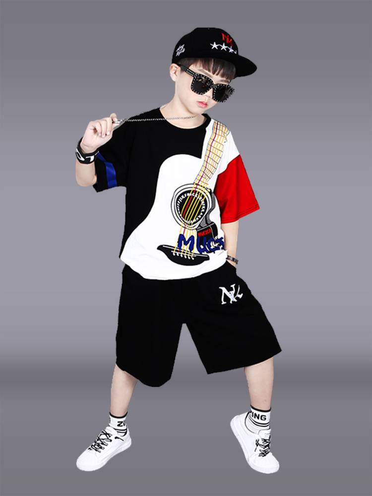 Boy handsome tide, guitar Liuyi children performing hip -hop, boys, boys, drum show showing clothing