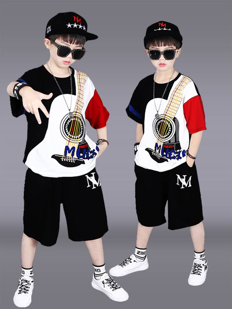 Boy handsome tide, guitar Liuyi children performing hip -hop, boys, boys, drum show showing clothing