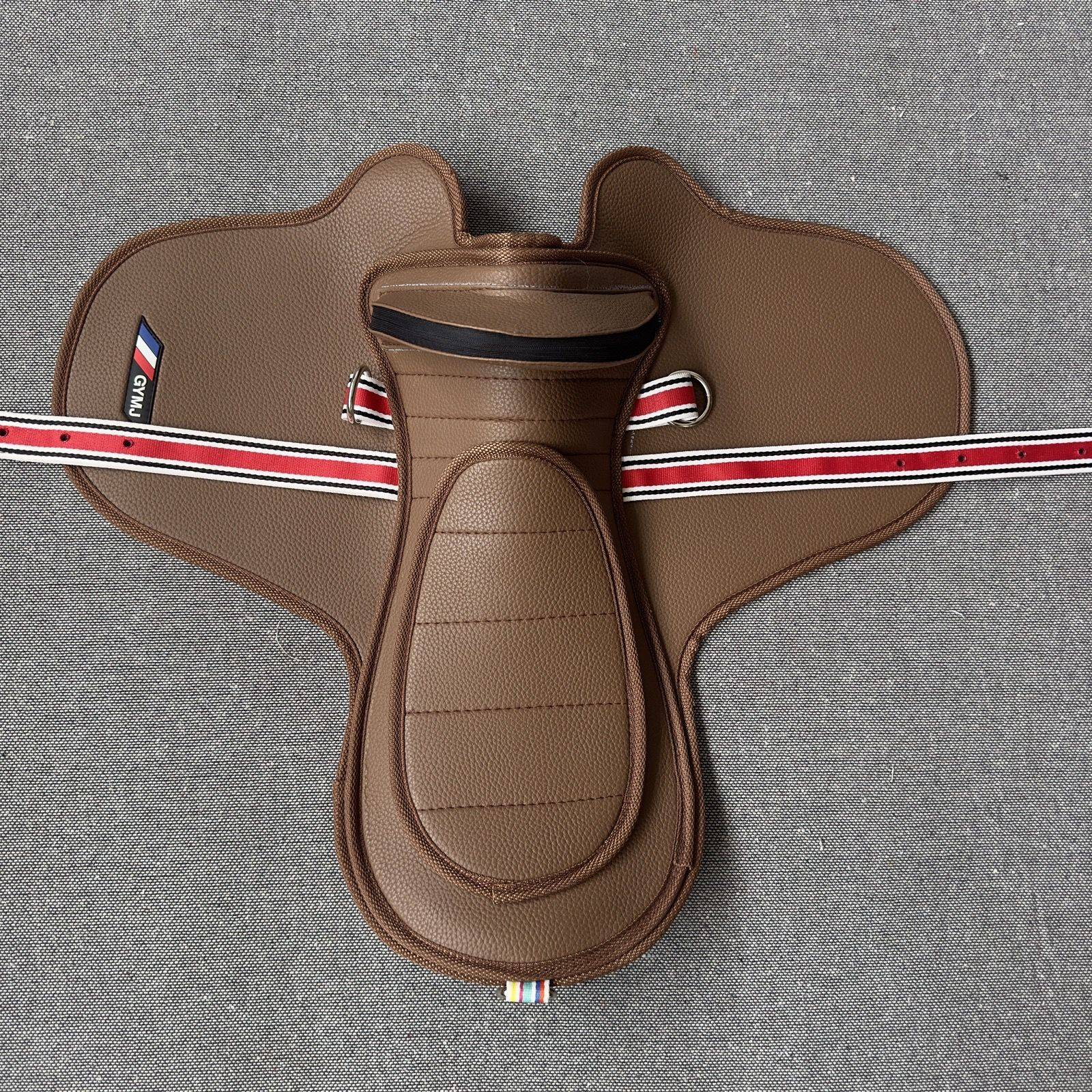 The new small saddle is light without bone race, a full set of semi -skin quality, good national equestrian supplies horse equipment