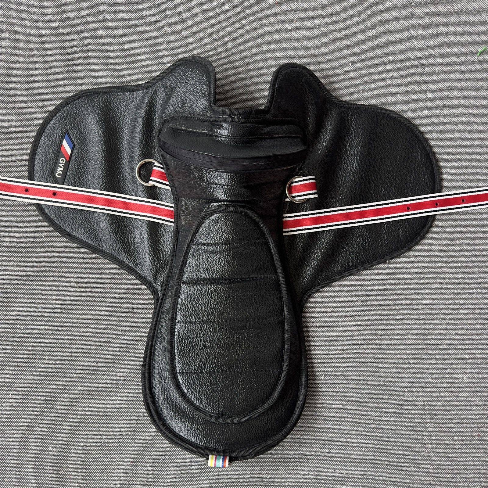 The new small saddle is light without bone race, a full set of semi -skin quality, good national equestrian supplies horse equipment