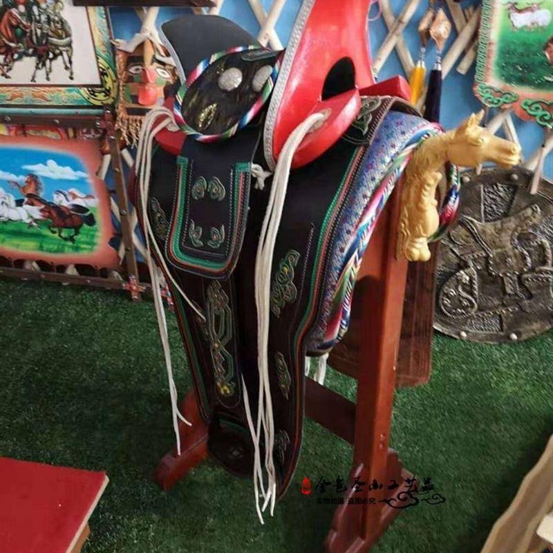 A real saddle with no shelf