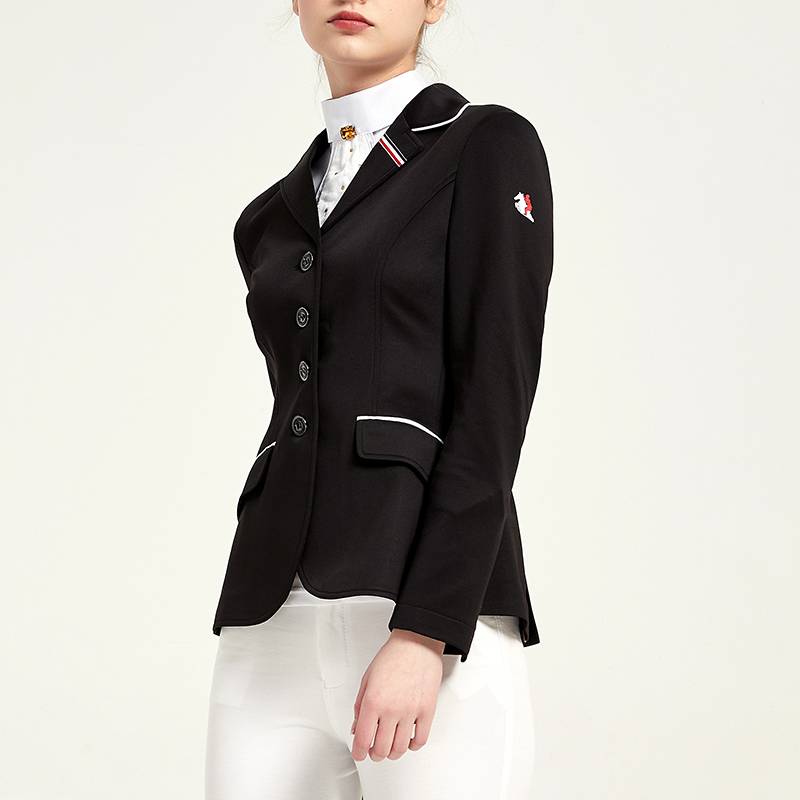 A horse's coat for a horse's training suit with an adult female horse's suit
