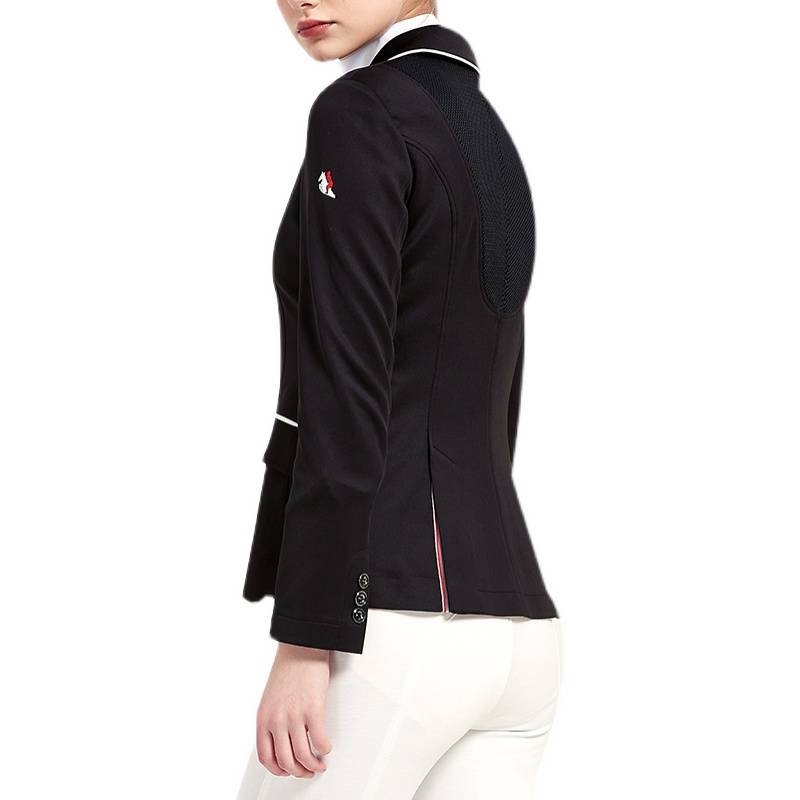 A horse's coat for a horse's training suit with an adult female horse's suit