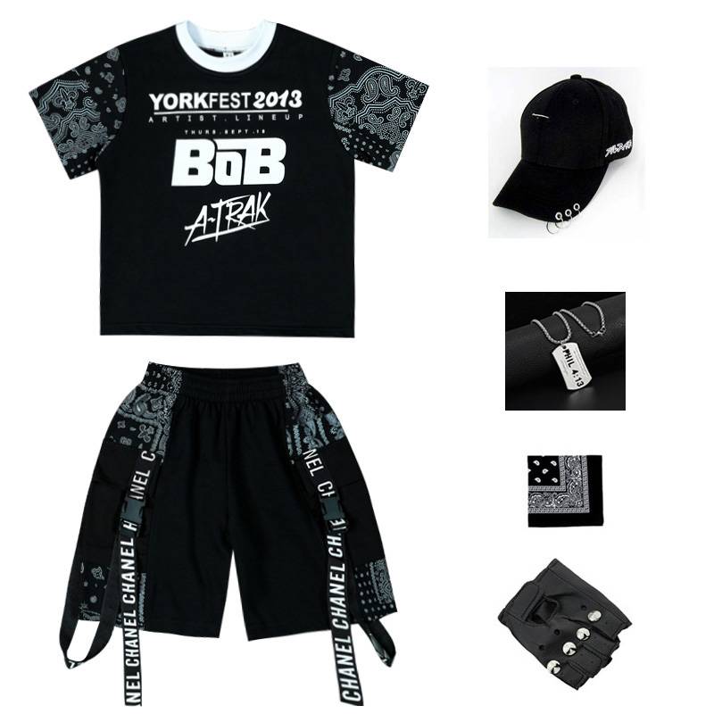 Black short sleeves + black shorts + caps + necklace + scarf + gloves