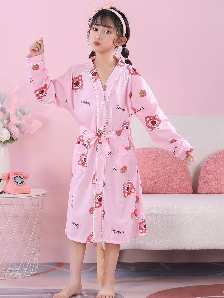Children's robe Spring, autumn and summer thin cotton bath towels can be wearing boys and girls.