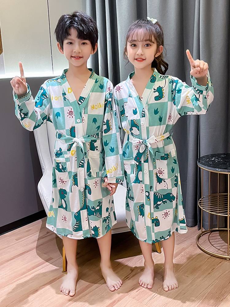 Children's robe Spring, autumn and summer thin cotton bath towels can be wearing boys and girls.