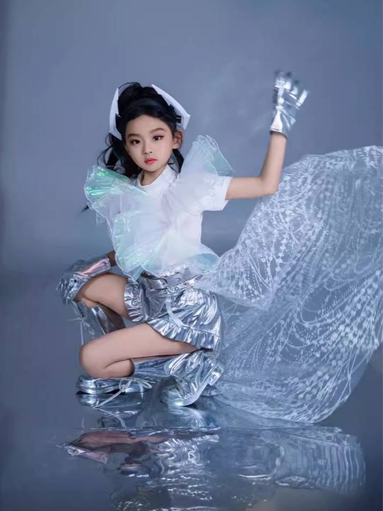Girls' Model runway performed Shins Dragon Tailing Cosmic Machinery Wind Technology Swipe Future A sense of Show Show 8