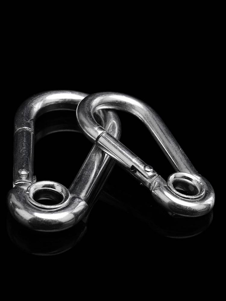 Zinc-coated springs with a lock on the mother's ring, and a chain on the outside of the rock-crawling rope