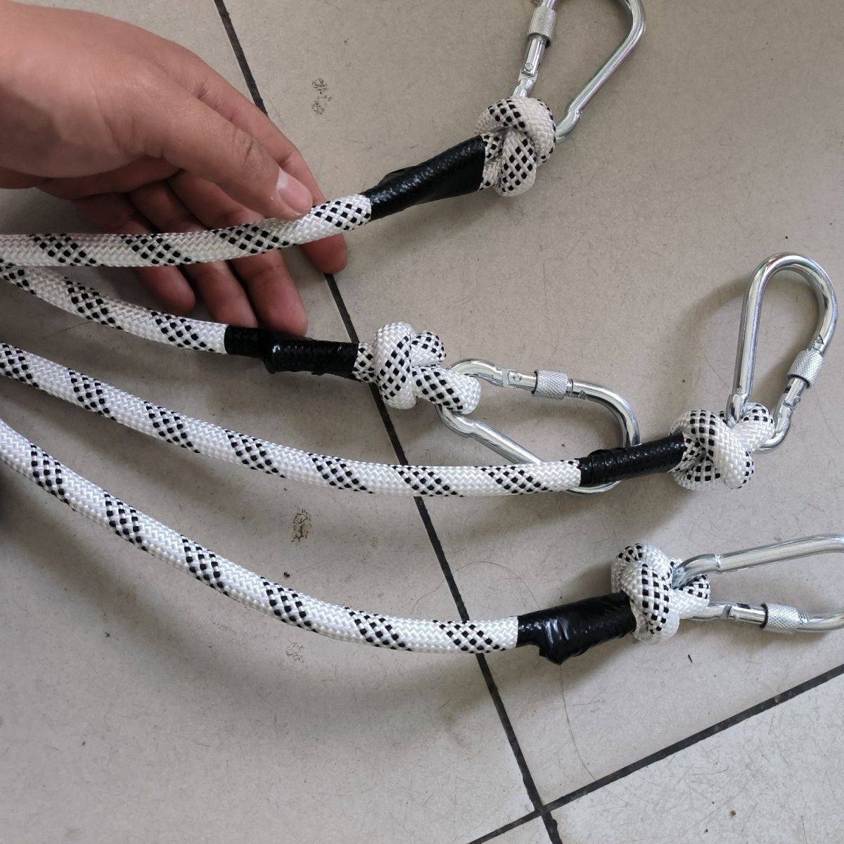 Rope with hook horses horses horses, horses, horses reins reins, horses, horses, horses tie cats and dog dog traction ropes