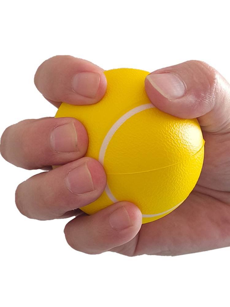 The old man practiced hand -made fitness ball handball health hand to play the elderly finger hand massage hand grip the golfers
