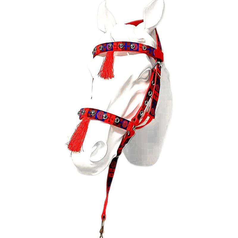 The horse's head and horse's horse's horse's suit can be adjusted for the size of the horse
