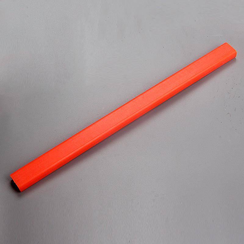 The hammer handle is 40 cm long with rubber