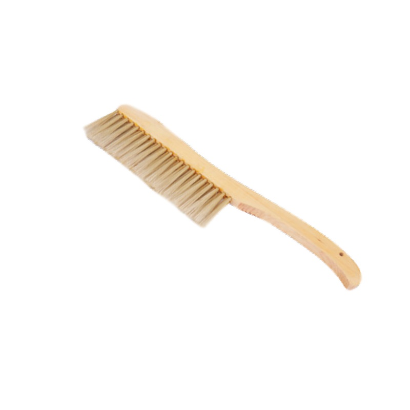 The bee-cleaning tool for bee-keeping is the softest bee-brusher in three rows