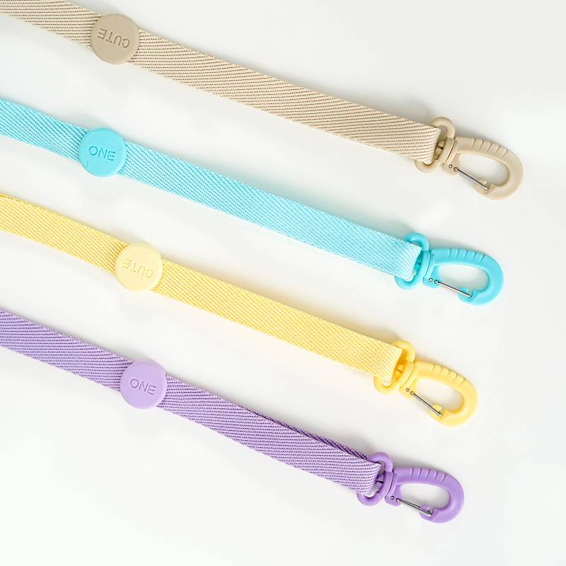 The Korean cat and dog pet Macalon H collar, with a jackal rope to walk the dog's collar