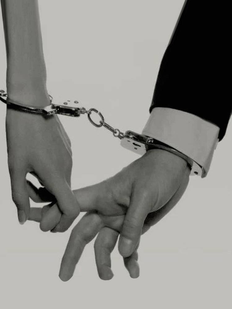 Handcuffs Men's Different Bracelet Simulation Hand buckle couple iron children's fake hand -to -foot lock thick stainless steel script kill