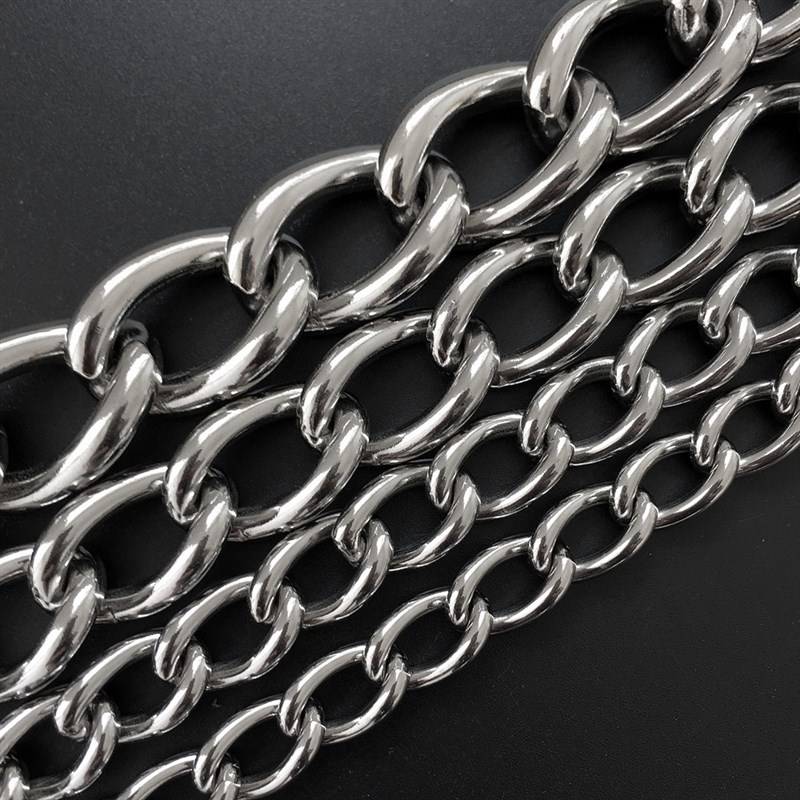 Stainless steel dog traction rope small medium -sized dog bolt dog chain Golden hair horses dog German dog chain iron chain