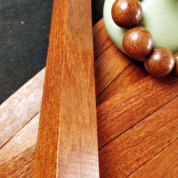 Sandalwood Founded 30*3*3 handle wears a heart handle and a nunchaku raw material sculpture seal to customize the material