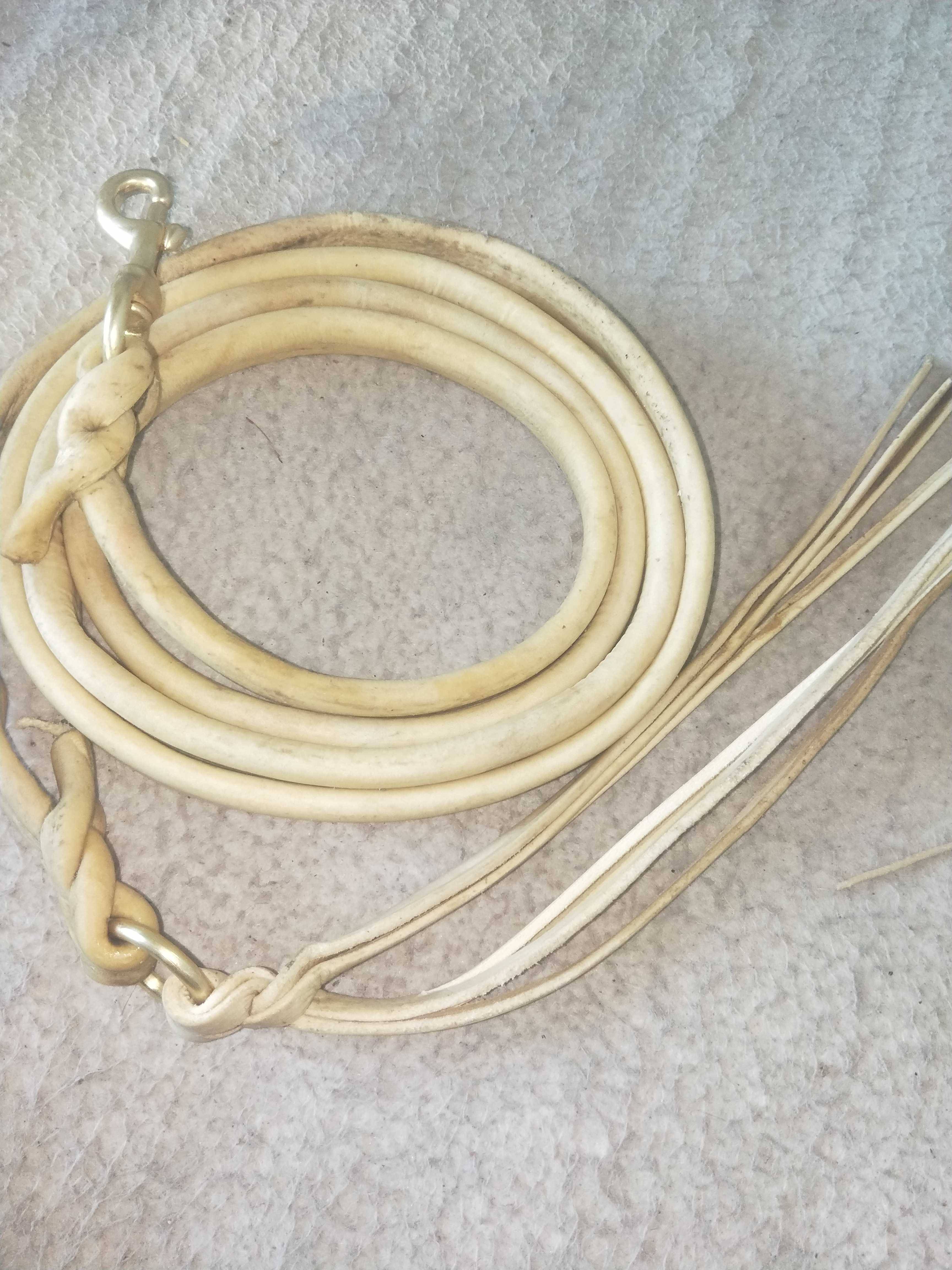 True cowhide strip horses horses and horses reins are strong and durable