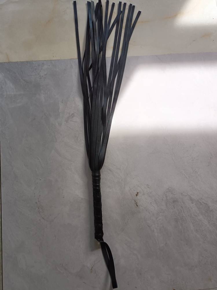, free maintenance cowhide scattered whip, leather whip, trainer, film and television, props, can customize whip