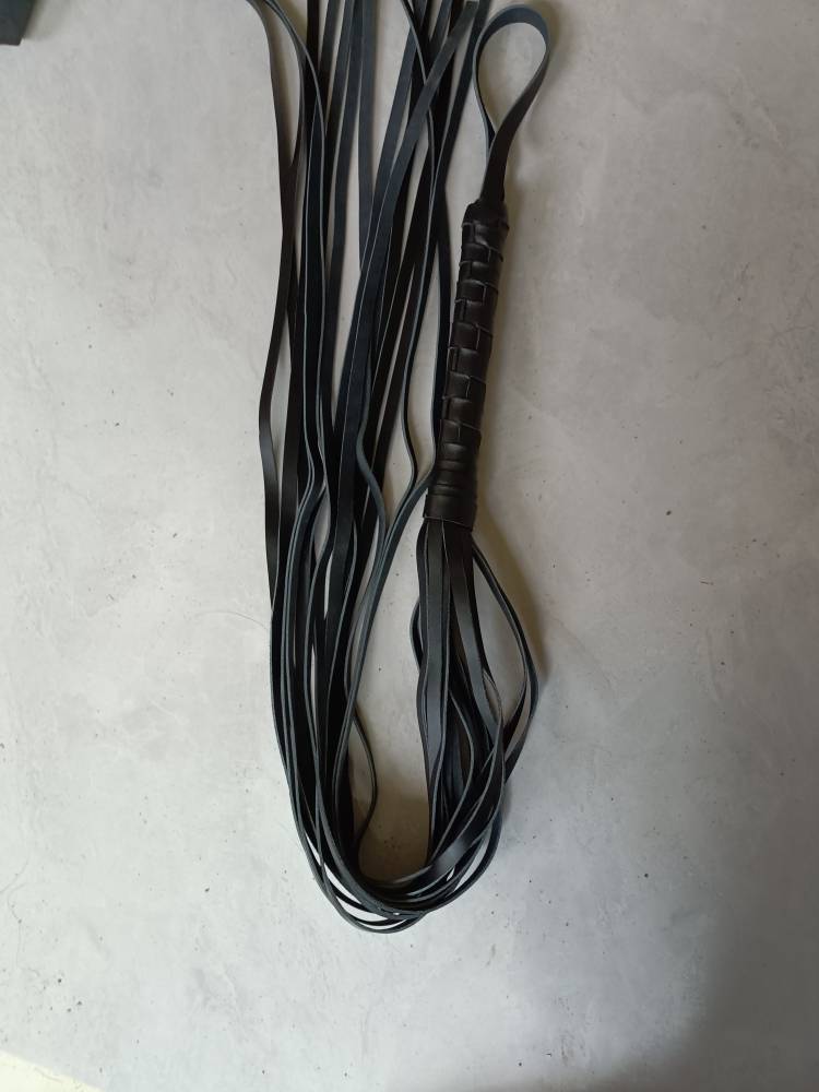 , free maintenance cowhide scattered whip, leather whip, trainer, film and television, props, can customize whip