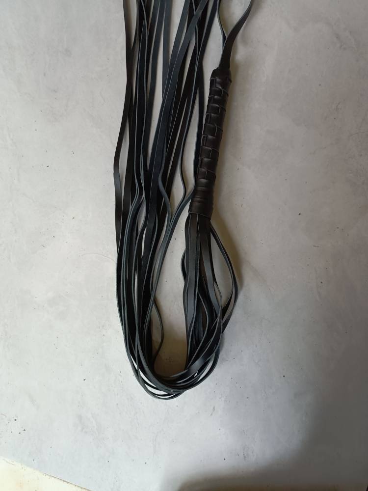 , free maintenance cowhide scattered whip, leather whip, trainer, film and television, props, can customize whip