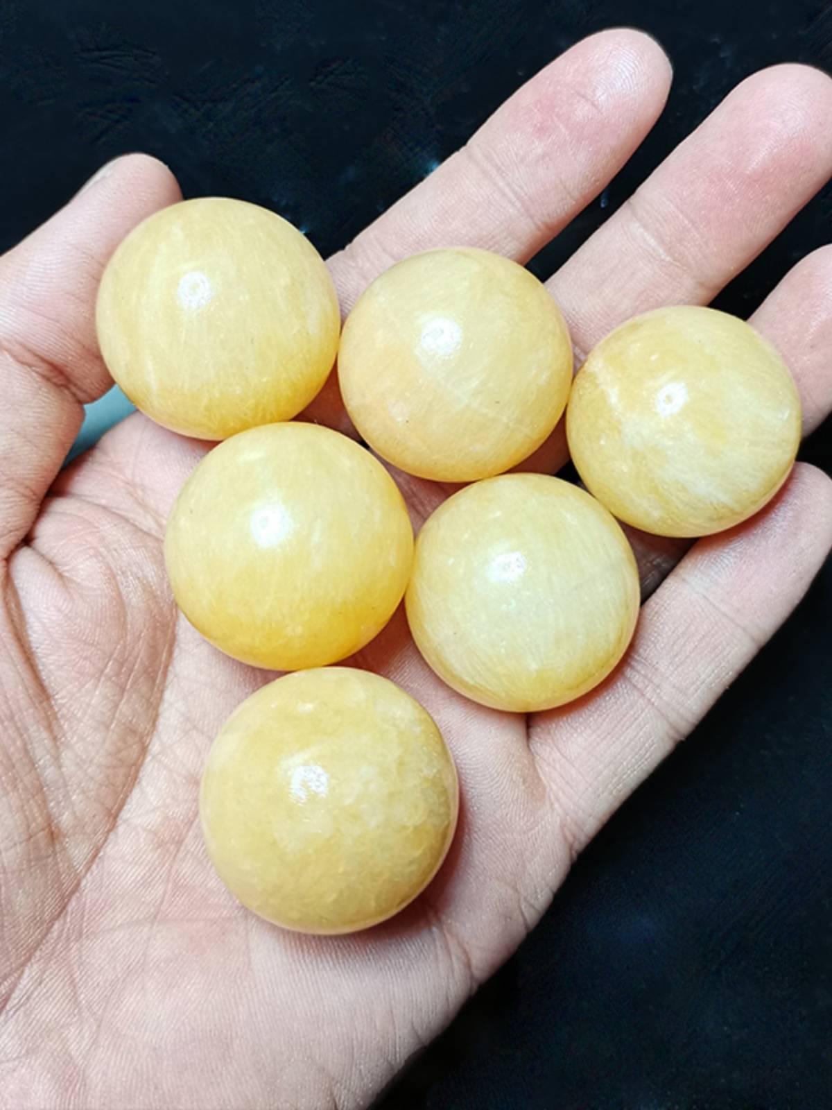 Small lady Jianjia player to transfer health balls to play fitness massage children's training for children's training